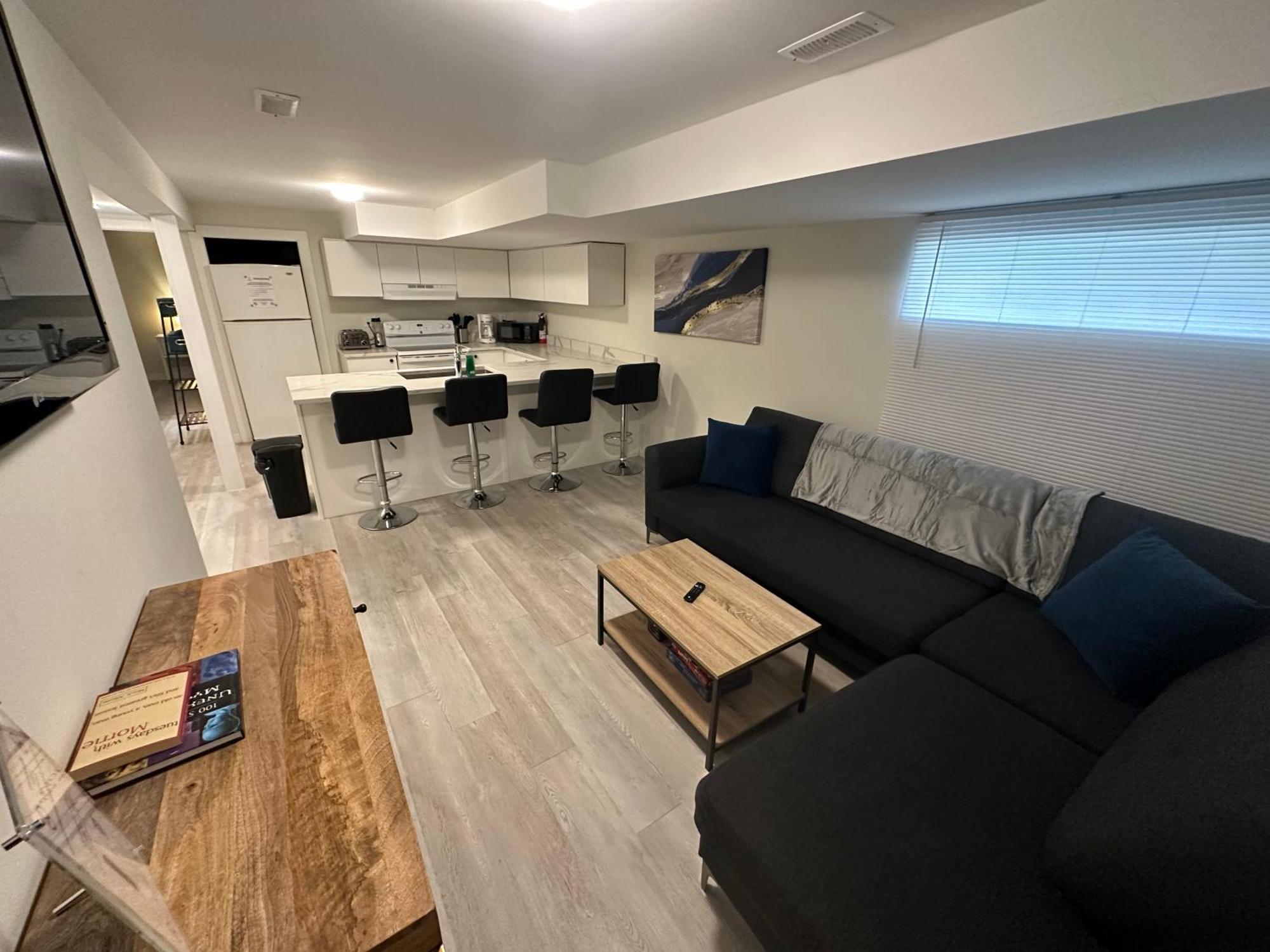 Comfy 2 Bedroom Near The Beach! Pickering Kültér fotó