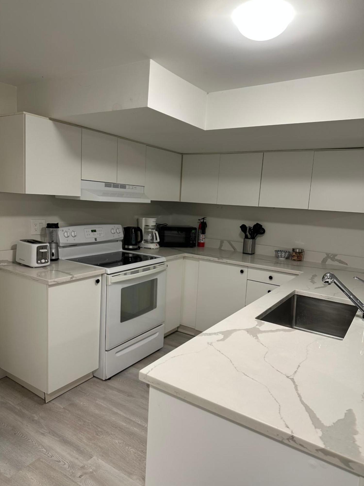 Comfy 2 Bedroom Near The Beach! Pickering Kültér fotó