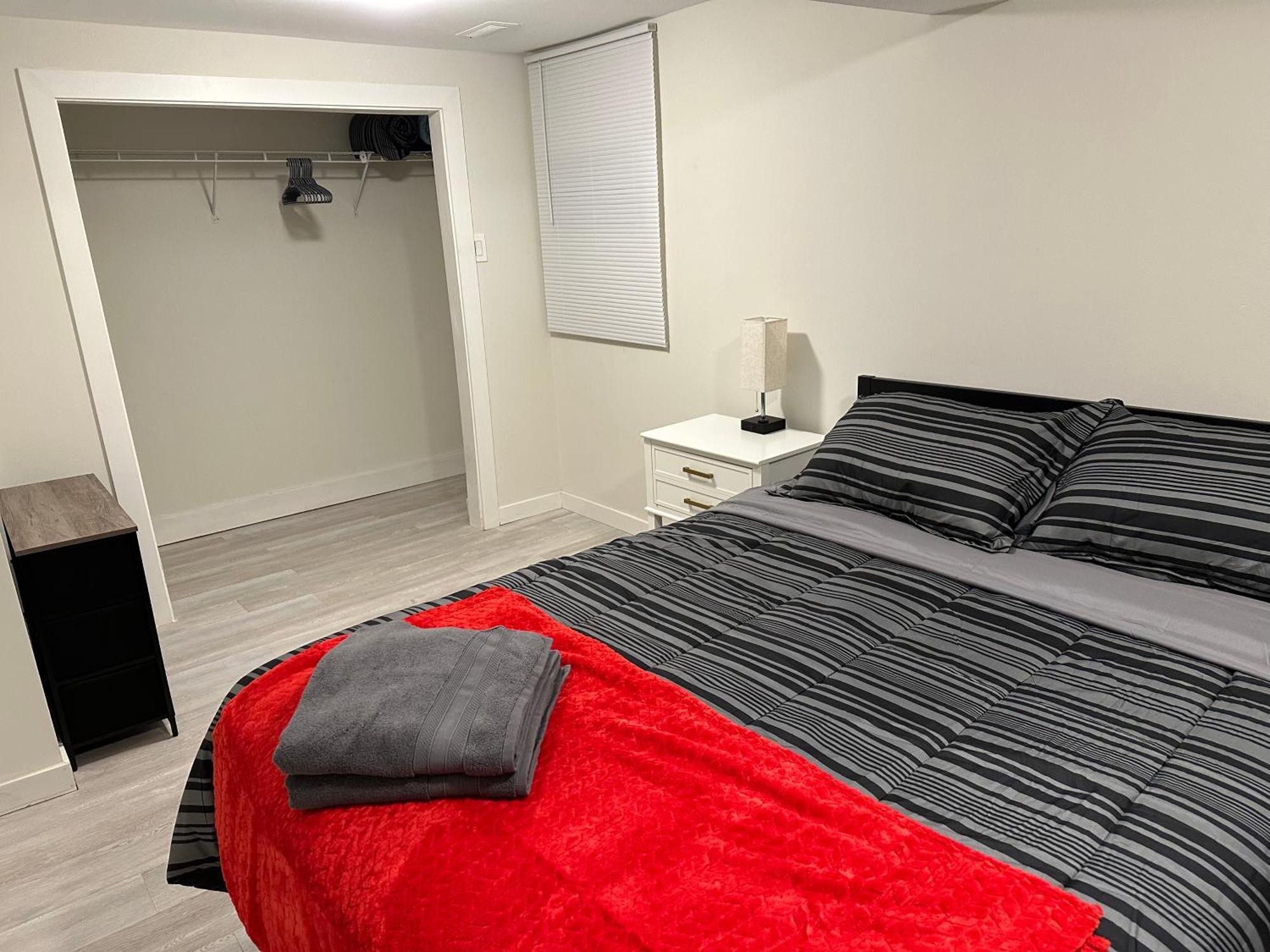 Comfy 2 Bedroom Near The Beach! Pickering Kültér fotó